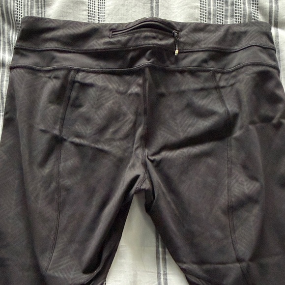 Lululemon Black Geometric Patterned Leggings - Picture 3 of 3